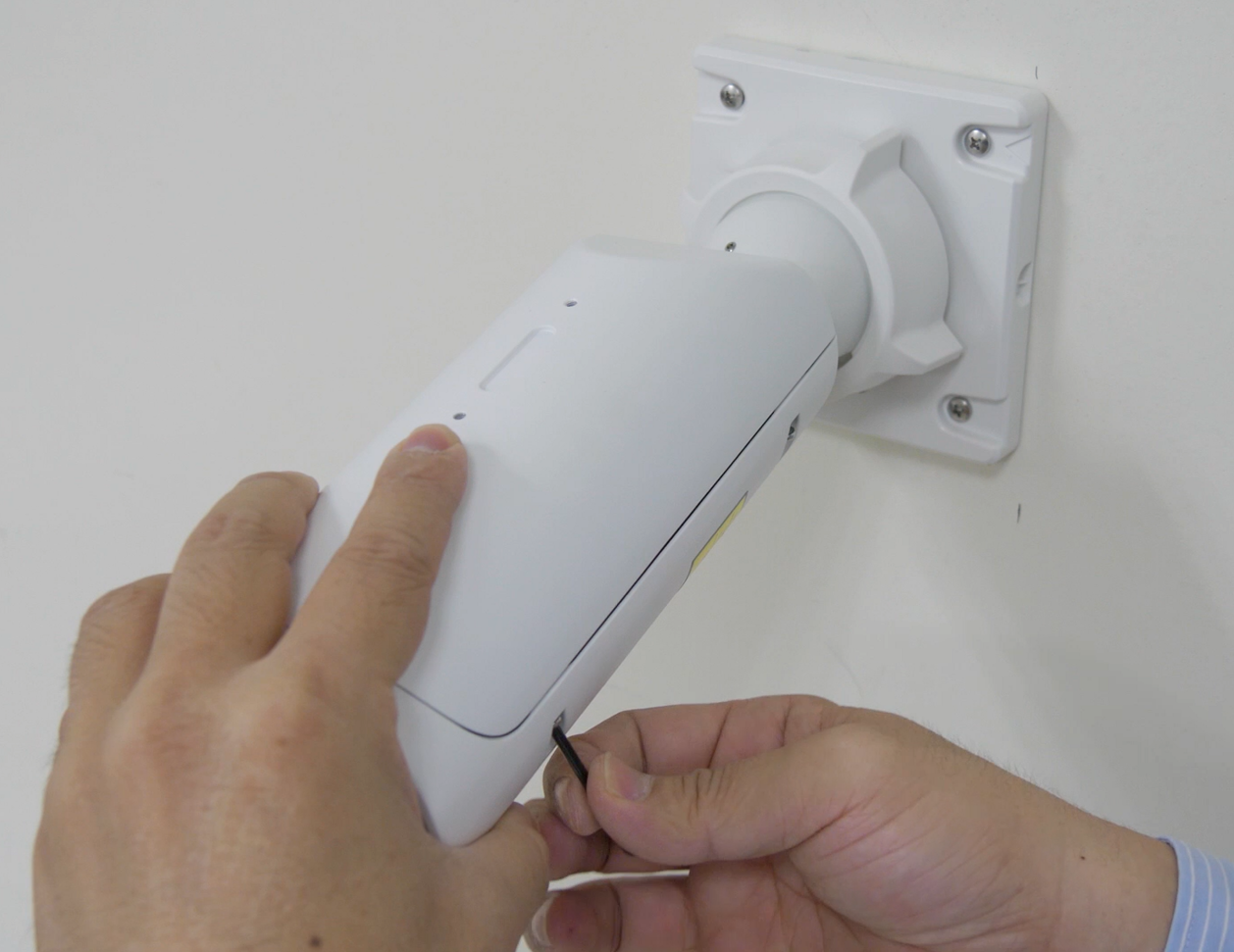 [All cameras] How to change the desiccant bag in Bullet Series cameras